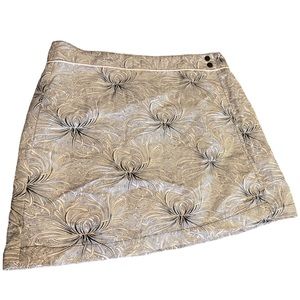 Black and white floral Patagonia wrap skirt women’s size 6￼